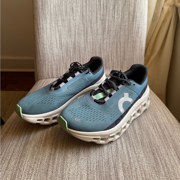 Women’s On Running Cloudmonster - Picture 2 of 5